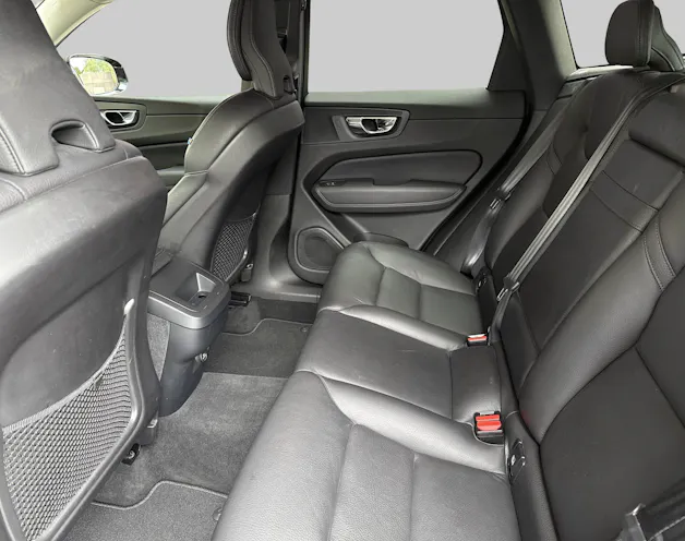 VOLVO XC60 2.0 B4 MH Momentum AWD