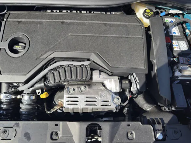PEUGEOT 2008 1.2 Hybrid 145 GT