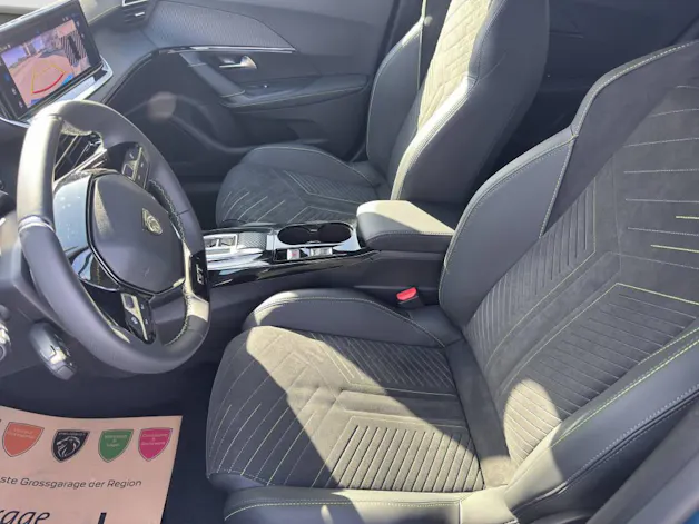 PEUGEOT 2008 1.2 Hybrid 145 GT