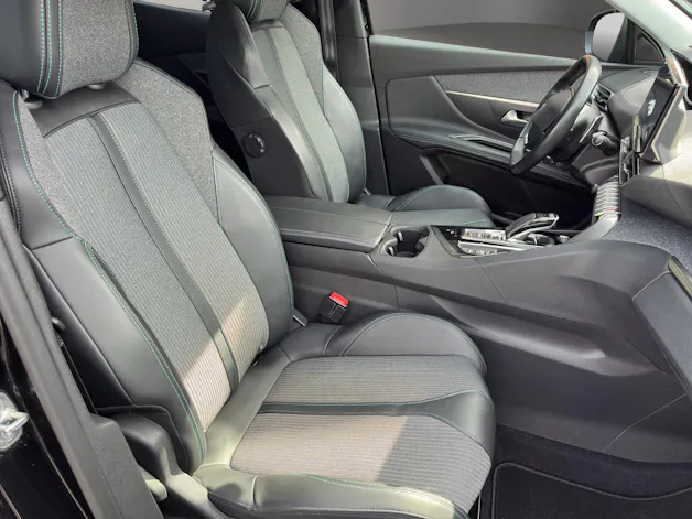 PEUGEOT 3008 1.2 PureTech Allure Pack EAT8