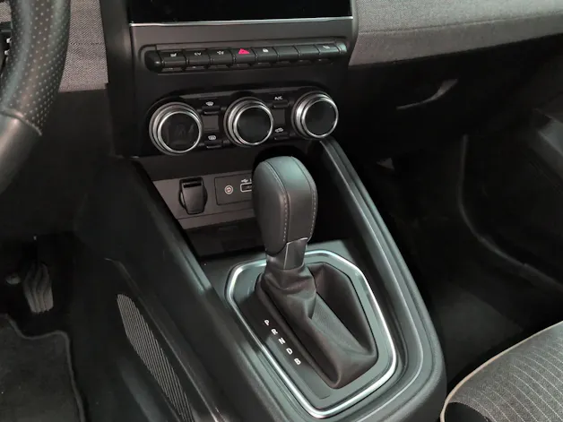 RENAULT Clio 1.6 E-Tech Techno