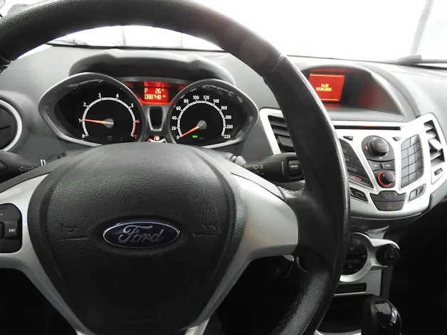 FORD Fiesta 1.4 16V Titanium Automatic