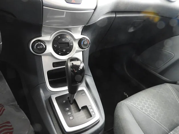 FORD Fiesta 1.4 16V Titanium Automatic
