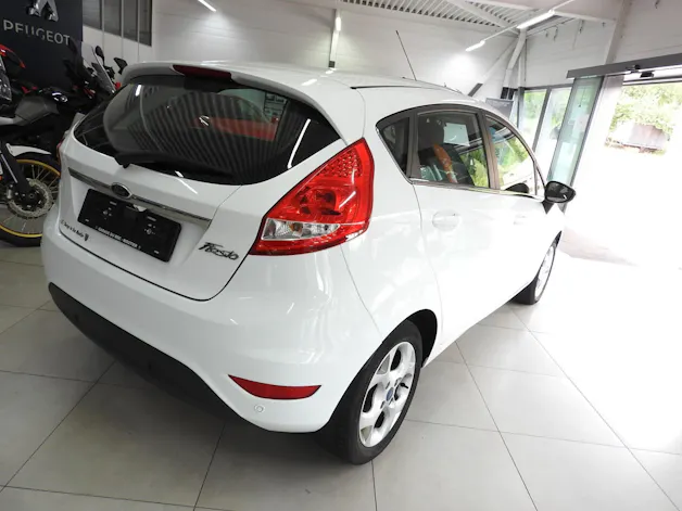 FORD Fiesta 1.4 16V Titanium Automatic