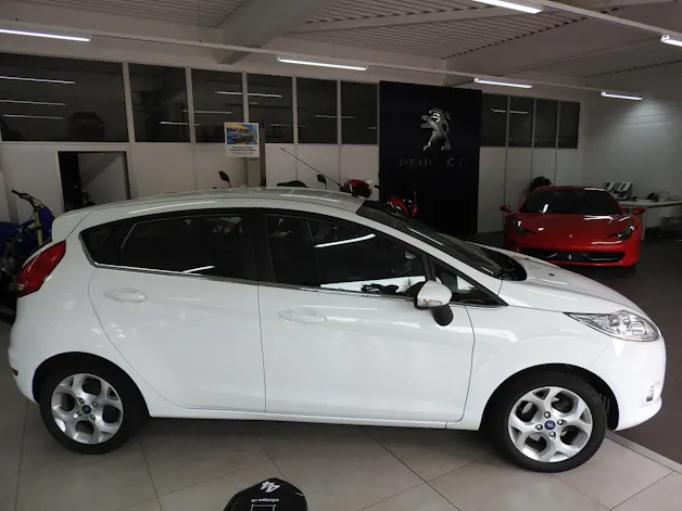 FORD Fiesta 1.4 16V Titanium Automatic