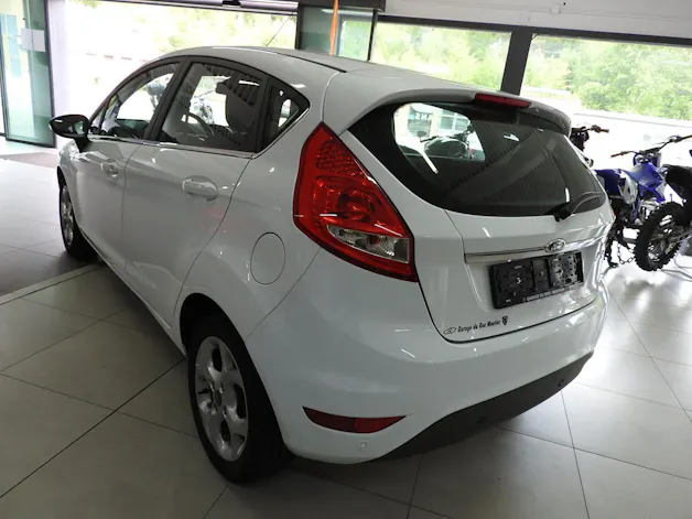 FORD Fiesta 1.4 16V Titanium Automatic