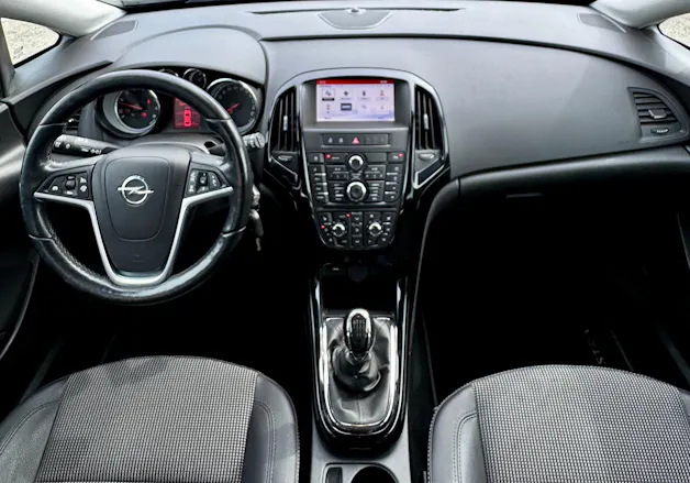 OPEL Astra SportsTourer 1.4i 16V Turbo Cosmo