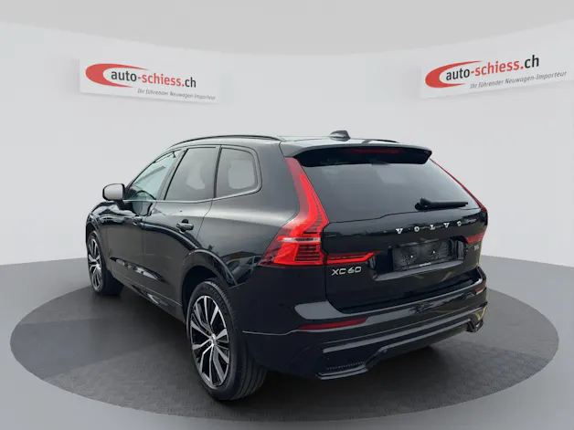 VOLVO XC60 B5 Benzin Mild Hybrid AWD Plus Dark Geartronic