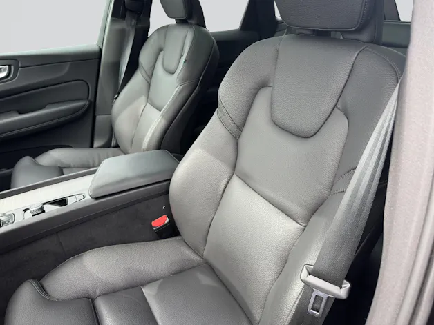 VOLVO XC60 B5 Benzin Mild Hybrid AWD Plus Dark Geartronic