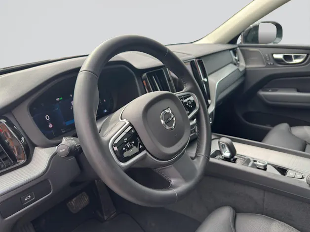 VOLVO XC60 B5 Benzin Mild Hybrid AWD Plus Dark Geartronic