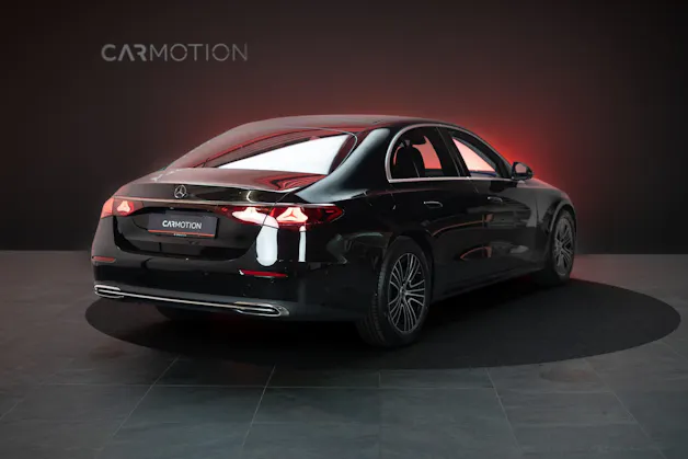 MERCEDES-BENZ E 220 d Avantgarde / MBUX Superscreen / Sitzheizung / 360° Kamera