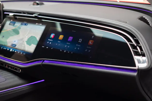 MERCEDES-BENZ E 220 d Avantgarde / MBUX Superscreen / Sitzheizung / 360° Kamera
