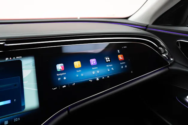 MERCEDES-BENZ E 220 d Avantgarde / MBUX Superscreen / Sitzheizung / 360° Kamera