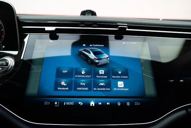 MERCEDES-BENZ E 220 d Avantgarde / MBUX Superscreen / Sitzheizung / 360° Kamera