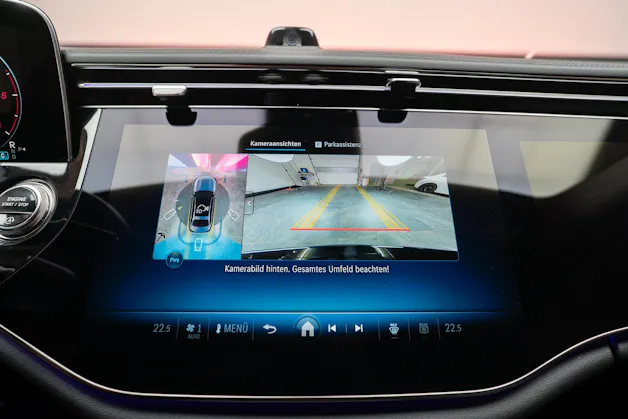 MERCEDES-BENZ E 220 d Avantgarde / MBUX Superscreen / Sitzheizung / 360° Kamera