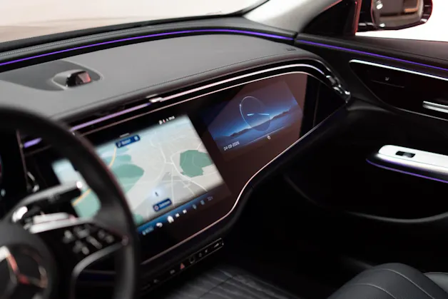 MERCEDES-BENZ E 220 d Avantgarde / MBUX Superscreen / Sitzheizung / 360° Kamera