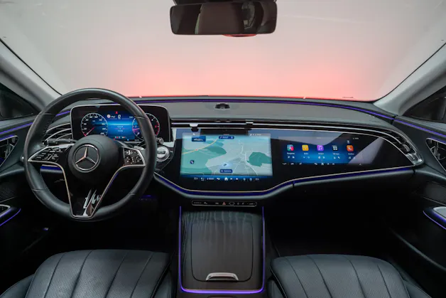 MERCEDES-BENZ E 220 d Avantgarde / MBUX Superscreen / Sitzheizung / 360° Kamera