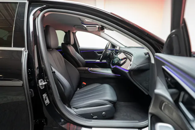 MERCEDES-BENZ E 220 d Avantgarde / MBUX Superscreen / Sitzheizung / 360° Kamera