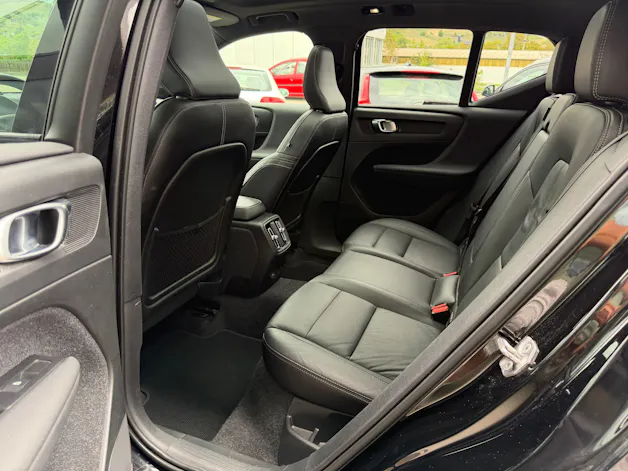 VOLVO XC40 P8 Twin Pro AWD SOH 92% ***Anhängerkupplung 1500Kg***