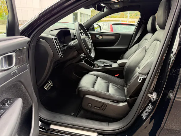 VOLVO XC40 P8 Twin Pro AWD SOH 92% ***Anhängerkupplung 1500Kg***