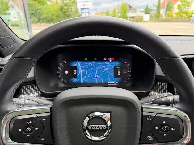 VOLVO XC40 P8 Twin Pro AWD SOH 92% ***Anhängerkupplung 1500Kg***