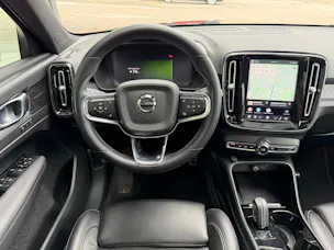 VOLVO XC40 P8 Twin Pro AWD SOH 92% ***Anhängerkupplung 1500Kg***