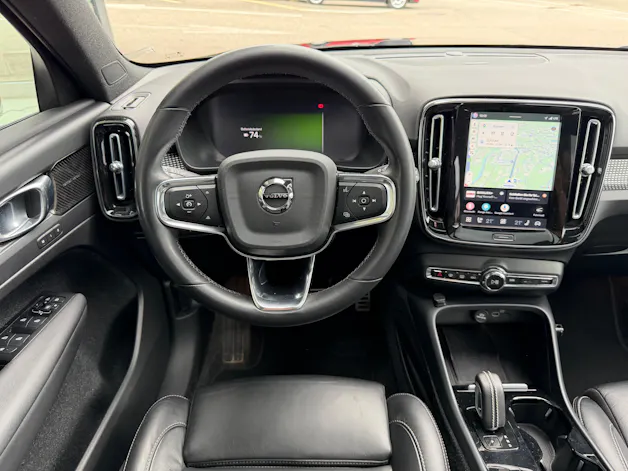 VOLVO XC40 P8 Twin Pro AWD SOH 92% ***Anhängerkupplung 1500Kg***