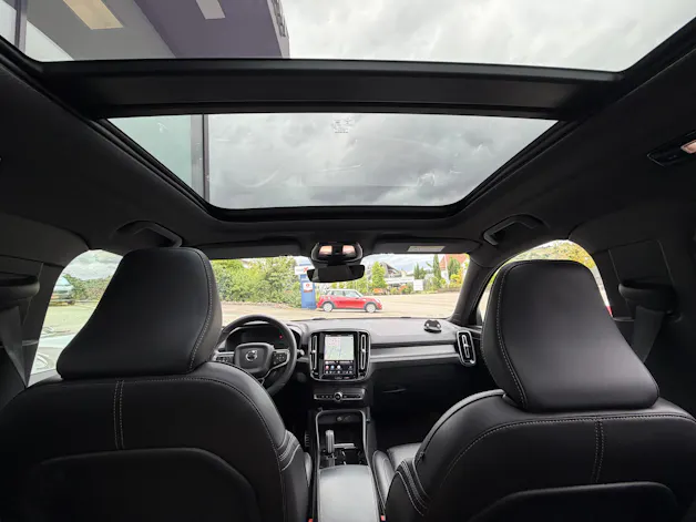 VOLVO XC40 P8 Twin Pro AWD SOH 92% ***Anhängerkupplung 1500Kg***