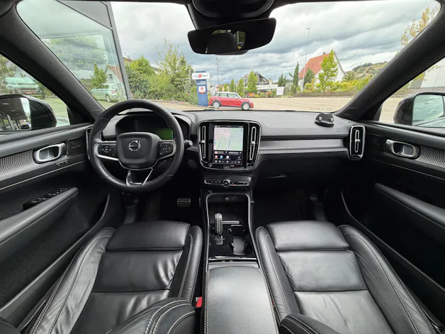 VOLVO XC40 P8 Twin Pro AWD SOH 92% ***Anhängerkupplung 1500Kg***
