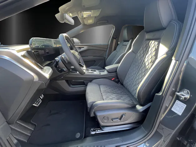AUDI Q4 e-tron SUV quattro performance Swiss Ski