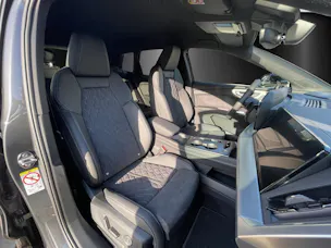 AUDI Q4 e-tron SUV quattro performance Swiss Ski