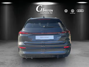 AUDI Q4 e-tron SUV quattro performance Swiss Ski