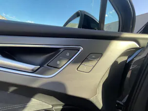 AUDI Q4 e-tron SUV quattro performance Swiss Ski