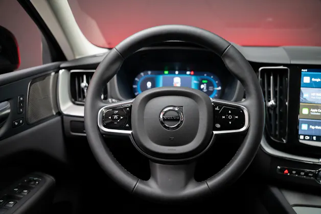 VOLVO XC60 2.0 T8 TE Plus Dark eAWD / Panorama / 360°Kamera / Harman/Kardon