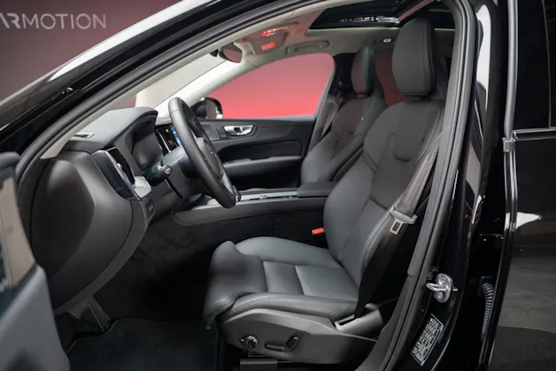 VOLVO XC60 2.0 T8 TE Plus Dark eAWD / Panorama / 360°Kamera / Harman/Kardon
