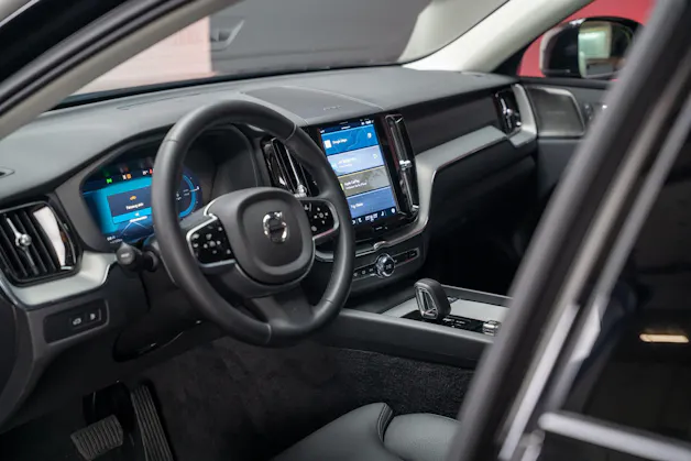 VOLVO XC60 2.0 T8 TE Plus Dark eAWD / Panorama / 360°Kamera / Harman/Kardon