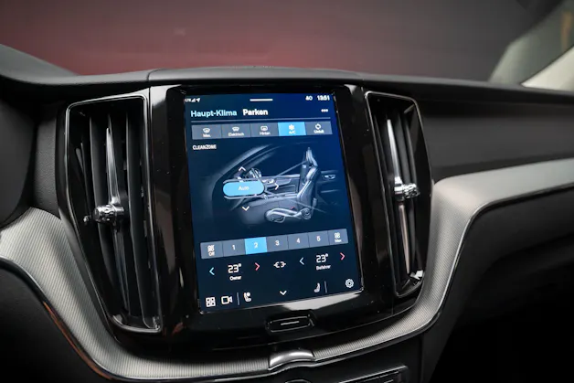VOLVO XC60 2.0 T8 TE Plus Dark eAWD / Panorama / 360°Kamera / Harman/Kardon