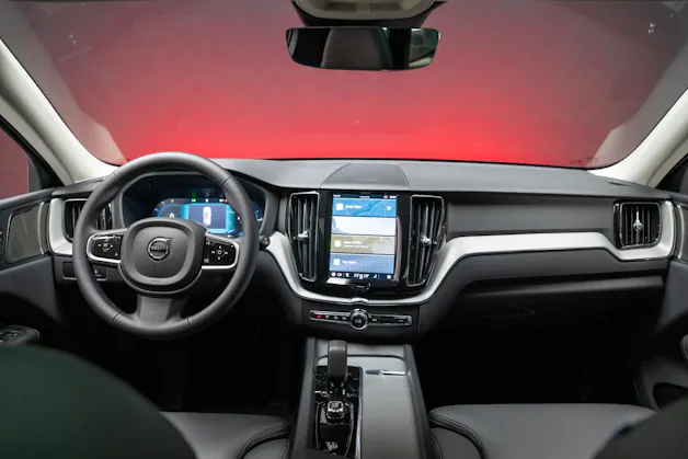 VOLVO XC60 2.0 T8 TE Plus Dark eAWD / Panorama / 360°Kamera / Harman/Kardon