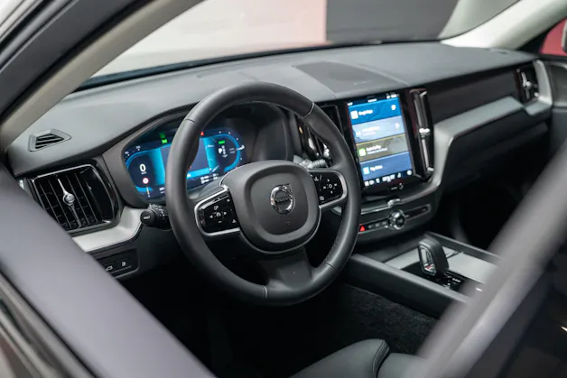 VOLVO XC60 2.0 T8 TE Plus Dark eAWD / Panorama / 360°Kamera / Harman/Kardon