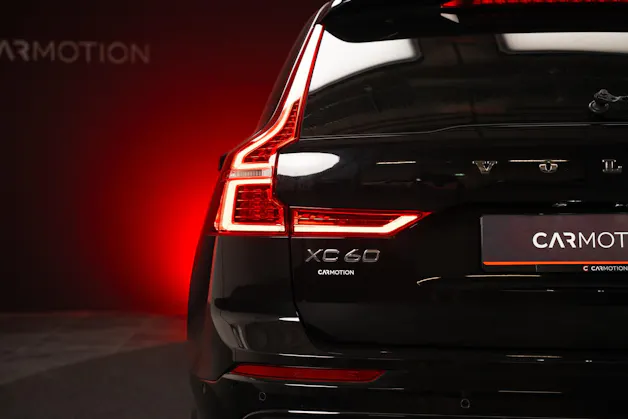 VOLVO XC60 2.0 T8 TE Plus Dark eAWD / Panorama / 360°Kamera / Harman/Kardon