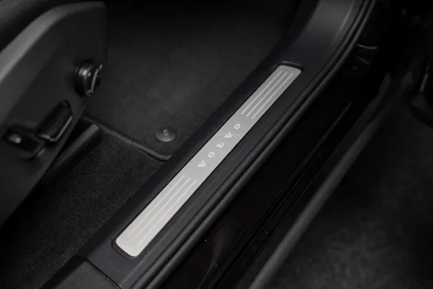 VOLVO XC60 2.0 T8 TE Plus Dark eAWD / Panorama / 360°Kamera / Harman/Kardon