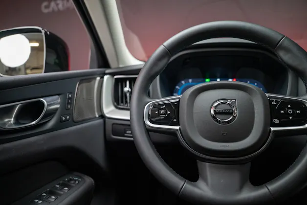 VOLVO XC60 2.0 T8 TE Plus Dark eAWD / Panorama / 360°Kamera / Harman/Kardon