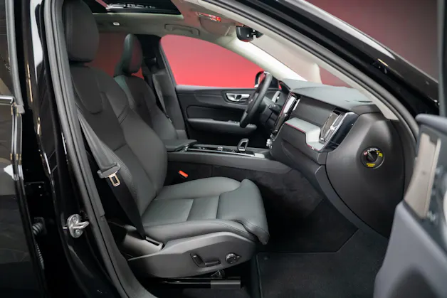VOLVO XC60 2.0 T8 TE Plus Dark eAWD / Panorama / 360°Kamera / Harman/Kardon