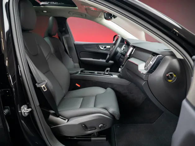 VOLVO XC60 2.0 T8 TE Plus Dark eAWD / Panorama / 360°Kamera / Harman/Kardon