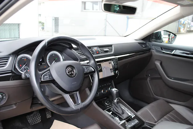 SKODA Superb Combi 2.0 TDi L&K 4x4 DSG
