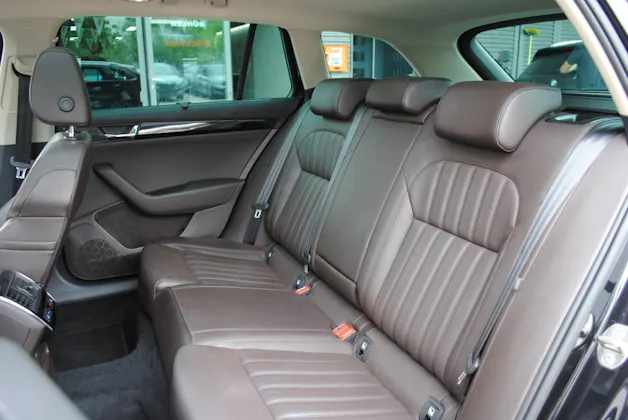 SKODA Superb Combi 2.0 TDi L&K 4x4 DSG