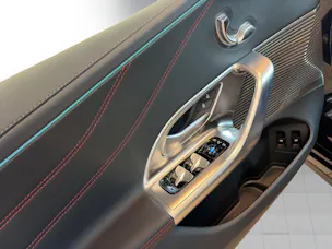 MERCEDES-BENZ C 400 EQ