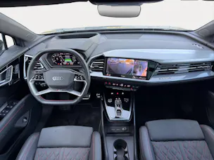 AUDI Q4 50 e-tron quattro 299PS