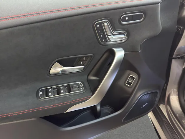 MERCEDES-BENZ CLA 45 S 4M+ AMG / DISTRONIC / 360 Grad Kamera / Real Performance Sound