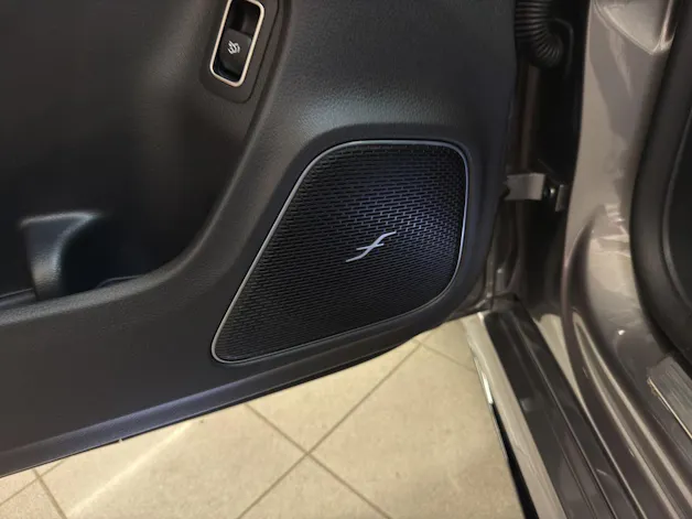 MERCEDES-BENZ CLA 45 S 4M+ AMG / DISTRONIC / 360 Grad Kamera / Real Performance Sound